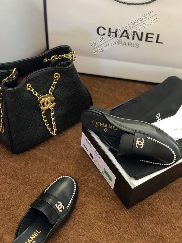 Chanel女鞋 香奈兒2020春夏頂級涼鞋系列 大扣小珍珠 Chanel爆款休閒女單皮鞋  naq1312
